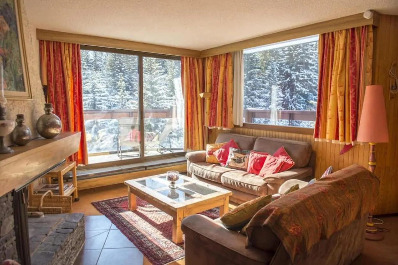 Charming Ski Apartment In Courchevel 1850