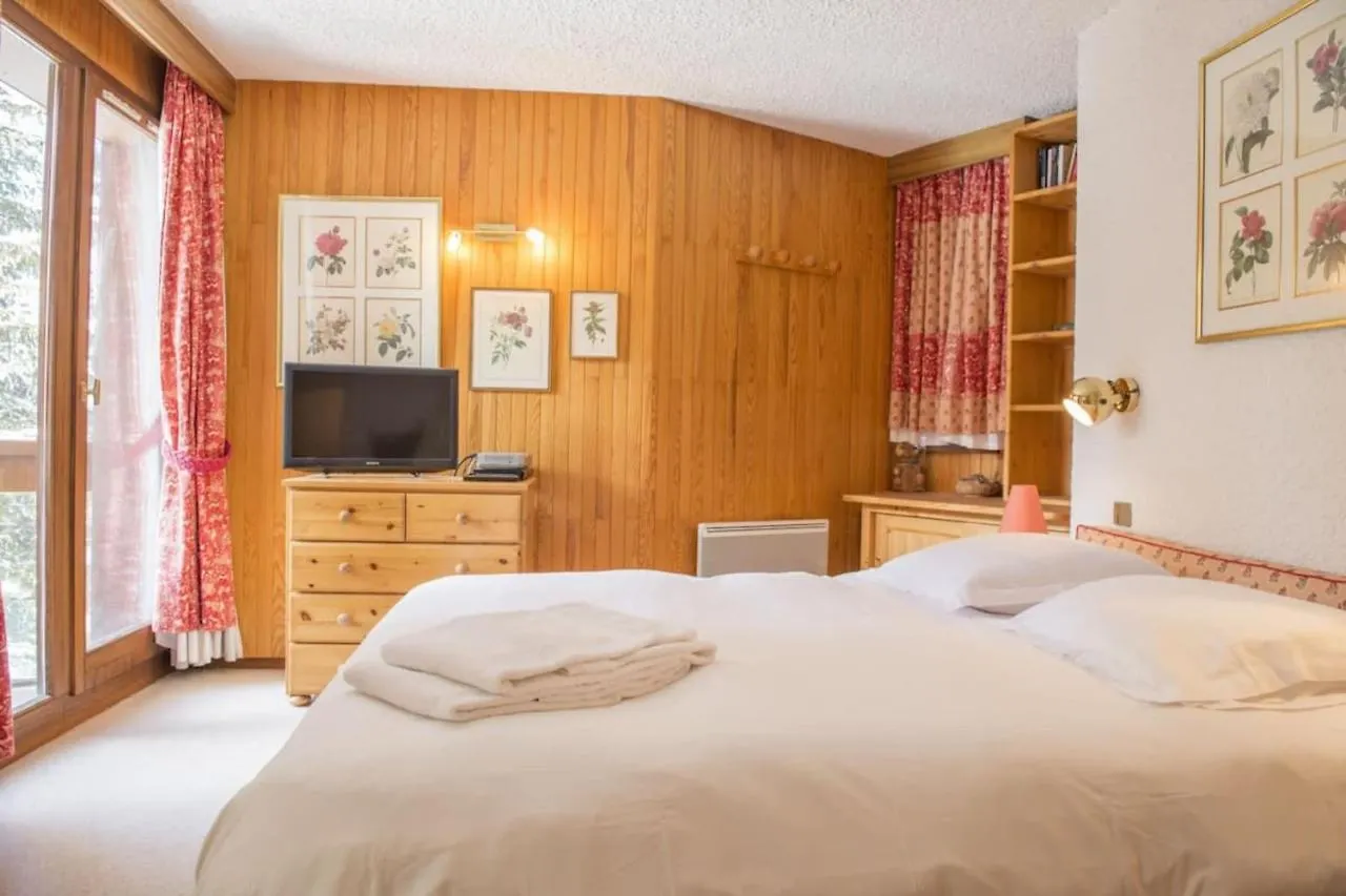 Charming Ski Apartment In Courchevel 1850